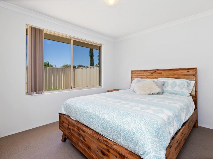 2 Dorsal Bend, Hammond Park WA 6164, Australia