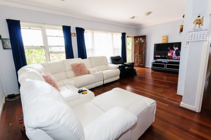 21 Whiteside St, Cloverdale WA 6105, Australia
