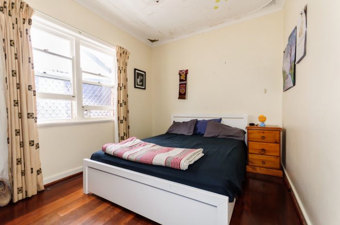 21 Whiteside St, Cloverdale WA 6105, Australia