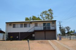 32 Conaghan St, Blackwater QLD 4717, Australia