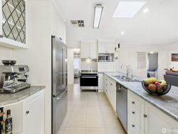 3 Capella Dr, Hallett Cove SA 5158, Australia