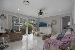 41 Twin Lakes Dr, Lake Haven NSW 2263, Australia