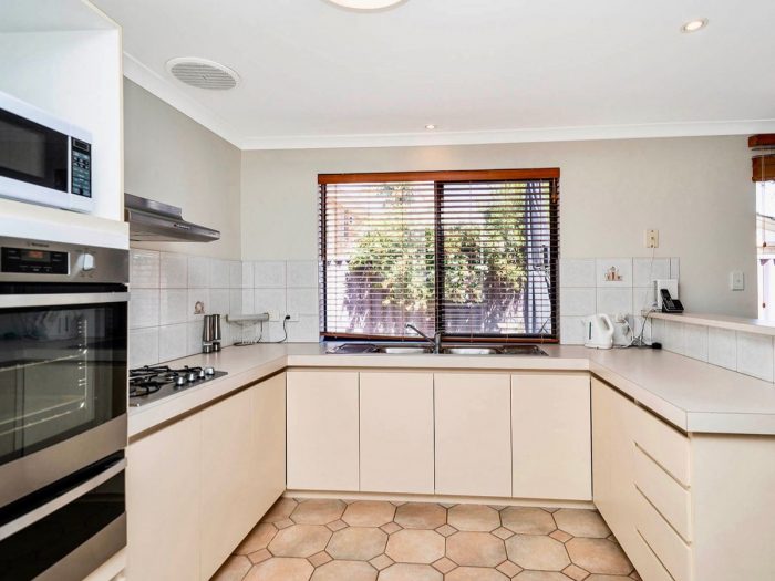 4/54 Calais Rd Scarborough WA 6019, Australia