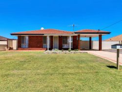 32 Crystaluna Dr, Golden Bay WA 6174, Australia