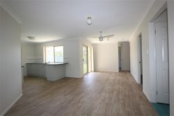 3 Park Cl, Hillcrest QLD 4118, Australia