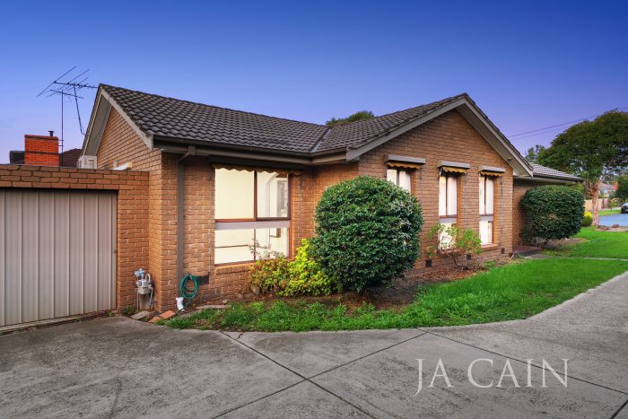 Unit 1/58 Peacock St, Burwood VIC 3125, Australia