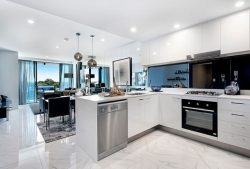 5 Harbourside Ct, Biggera Waters QLD 4216, Australia