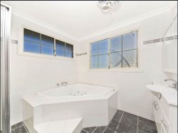 6 Kay St, Old Guildford NSW 2161, Australia