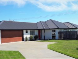 11 St Heliers Grove, Fitzherber­t, Palmerston North, Manawatu / Wanganui, 4410, New Zealand