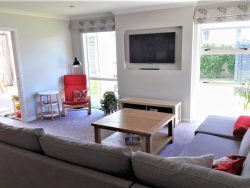 11 St Heliers Grove, Fitzherber­t, Palmerston North, Manawatu / Wanganui, 4410, New Zealand