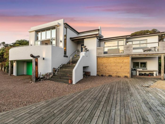 8 Walter Frank Drive, Oneroa, Waiheke Island, Auckland, 1971, New Zealand