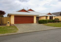16 Grandis Way, Yakamia WA 6330, Australia