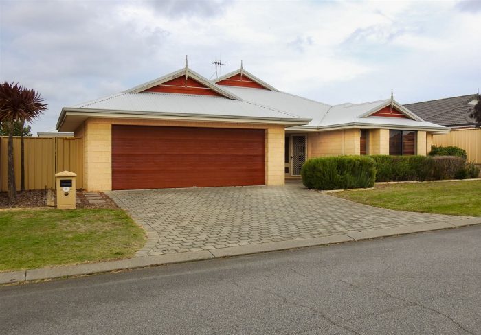 16 Grandis Way, Yakamia WA 6330, Australia