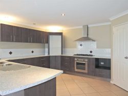 16 Grandis Way, Yakamia WA 6330, Australia