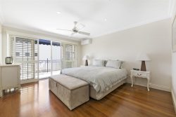 37A Peak Ave, Main Beach QLD 4217, Australia