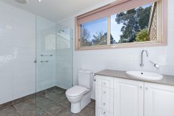 2-16 Rippon Rd, Hamilton VIC 3300, Australia