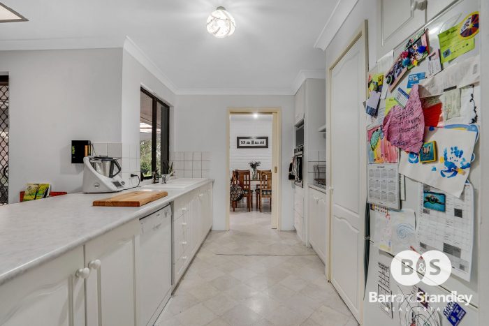 12 Benjamin St, Withers WA 6230, Australia