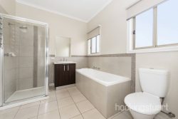 1/4 Jordyn St, Tarneit VIC 3029, Australia