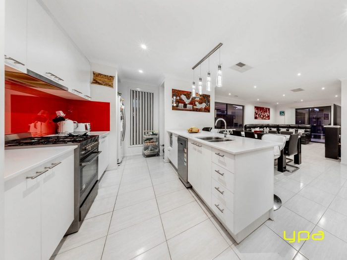 105 Lineham Dr, Cranbourne East VIC 3977, Australia
