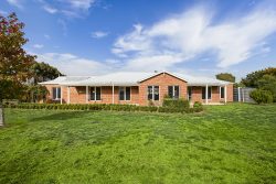 168 Thompsons Rd, Hamilton VIC 3300, Australia