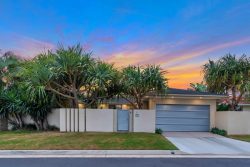 61 Sovereign Dr, Mermaid Waters QLD 4218, Australia