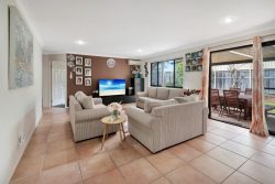 4 St Maarten Crescent, Oxenford QLD 4210, Australia