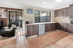 4 St Maarten Crescent, Oxenford QLD 4210, Australia