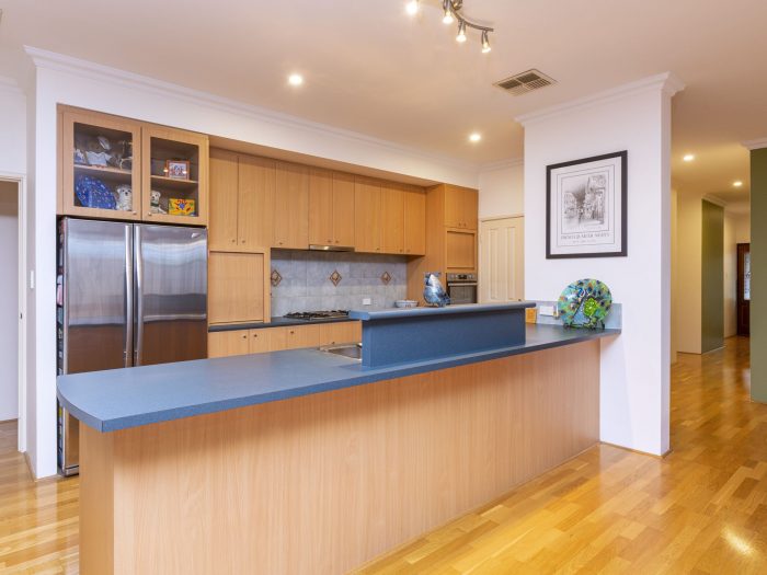 76 Toorak Rd, Rivervale WA 6103, Australia
