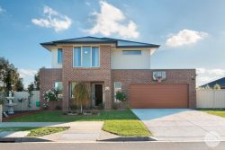 26 Stella Dr, Delacombe VIC 3356, Australia