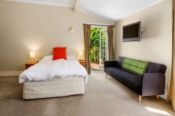 20 Eversleigh Road, Belmont, North Shore City, Auckland, 0622, New Zealand