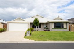 6 Oldfield St, Millbridge WA 6232, Australia