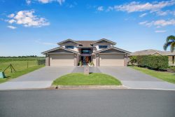 25 Riverleigh Dr, North Mackay QLD 4740, Australia