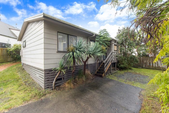 3 Thalia Place, Totara Vale, North Shore City, Auckland, 0629, New Zealand