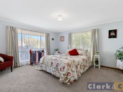 11 Somerset Cres, Mansfield VIC 3722, Australia