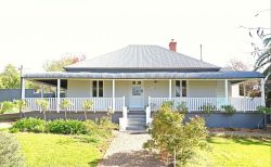 37 Yass St, Young NSW 2594, Australia