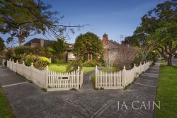 16 Hazeldine Rd, Glen Iris VIC 3146, Australia