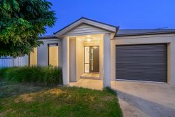 356/358 Cambourne St, Lavington NSW 2641, Australia