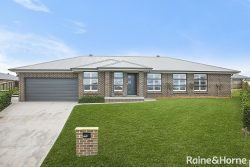 6 Whitton Cl, Moss Vale NSW 2577, Australia