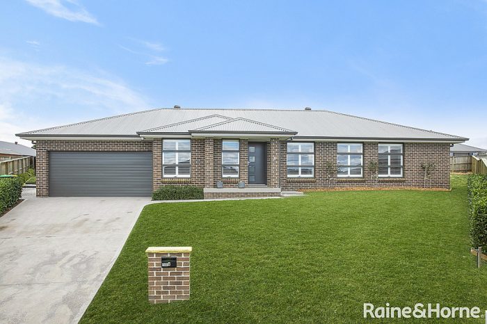 6 Whitton Cl, Moss Vale NSW 2577, Australia