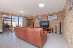 19B Rodrigues Cres, Ledge Point WA 6043, Australia