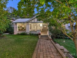 20 Chiswick Rd, Bardon QLD 4065, Australia