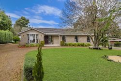 87 Mt Napier Rd, Hamilton VIC 3300, Australia