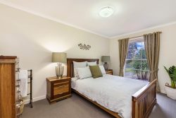 87 Mt Napier Rd, Hamilton VIC 3300, Australia