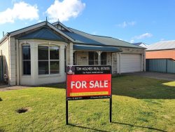 1 Emily Ct, Howlong NSW 2643, Australia