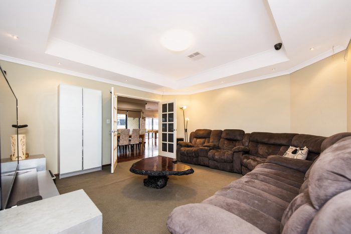 37 Horseshoe Cct, Henley Brook WA 6055, Australia