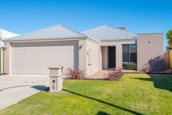 4 Karijini St, Yanchep WA 6035, Australia