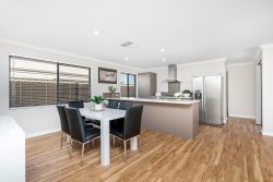 4 Karijini St, Yanchep WA 6035, Australia