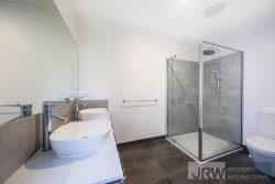 31 Kauri Grove, Glen Waverley VIC 3150, Australia