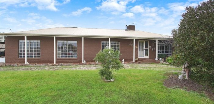 2 Lone Pine Ave, Corowa NSW 2646, Australia