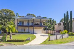 19 Buncrana Terrace, Banora Point NSW 2486, Australia